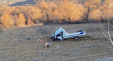 Uşak'ta trafik kazasında 1 kişi öldü, 2 kişi yaralandı