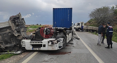 İzmir'de kamyonla tırın çarpıştığı kazada 1 kişi öldü