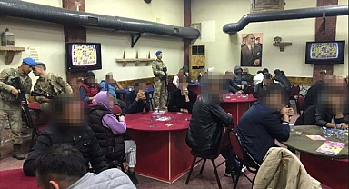 İzmir'de kumar baskını yapılan işletmede gizli bölme tespit edildi