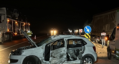 Kütahya'da tırla çarpışan otomobilin sürücüsü öldü, eşi yaralandı