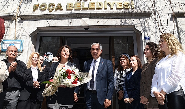 Foça’nın ilk kadın belediye başkanı göreve başladı