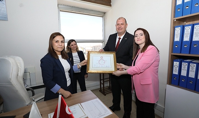 Muhtar Başkan Mazbatasını Aldı