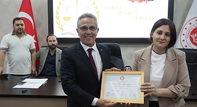 Nazilli Belediye Başkanı Ertuğrul Tetik, mazbatasını aldı