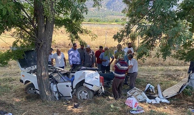 Denizli'de iki otomobil çarpıştı, 1 kişi öldü