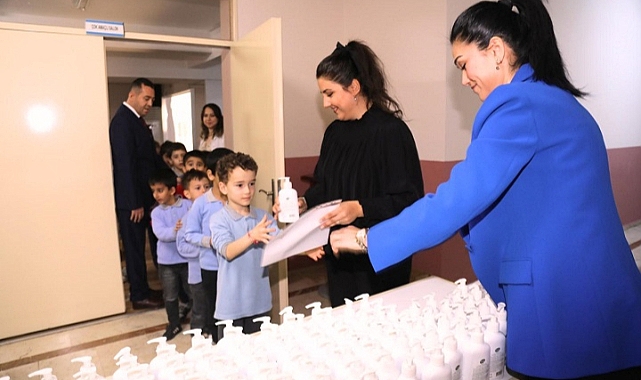 Bayraklı Belediyesinden çocuklara hijyen eğitimi