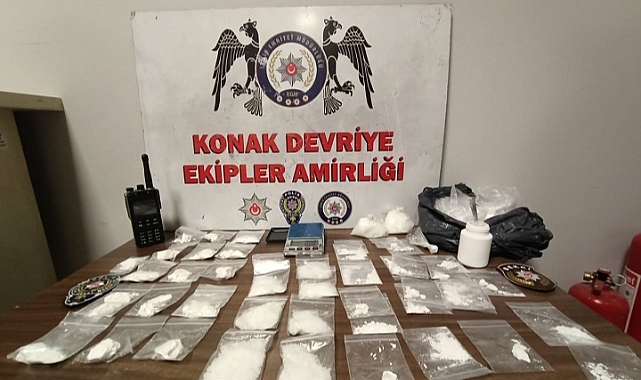 İzmir'de Kovalamaca Sonu Uyuşturucu Tutuklaması