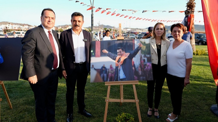Dikili’de Ferdi Zeyrek Parkı açıldı