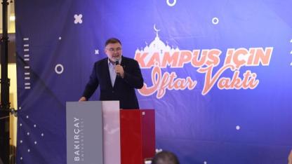 AK Parti İzmir Gençlik Kolları öğrencilerle iftarda buluştu