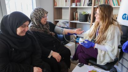 Buca’da mahallelere ücretsiz sağlık taraması