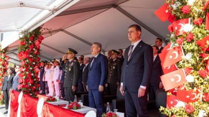 19 Mayıs’ta Meydanlar Bayraklarla Kırmızı Beyaza Büründü