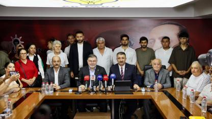 AK Partili Saygılı, farklı partilerden AK Parti'ye katılan 370 kişiye rozet taktı