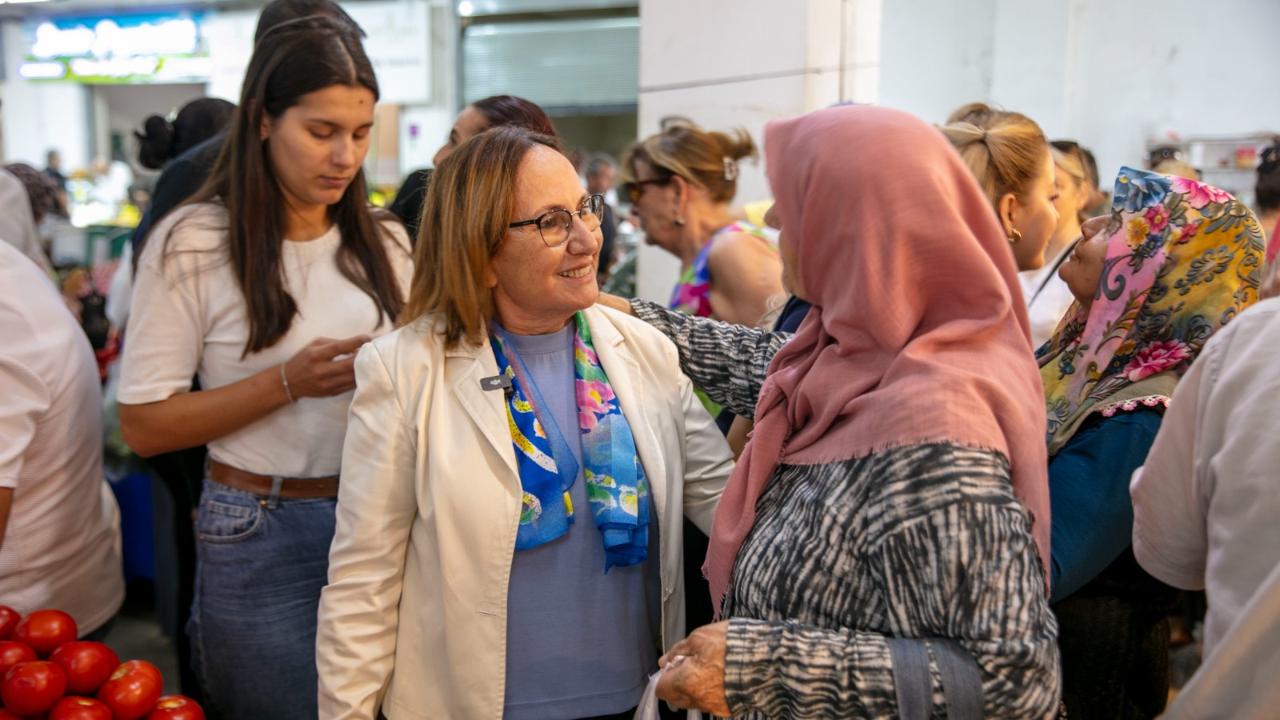 Ayşe Akın Sahaya İndi