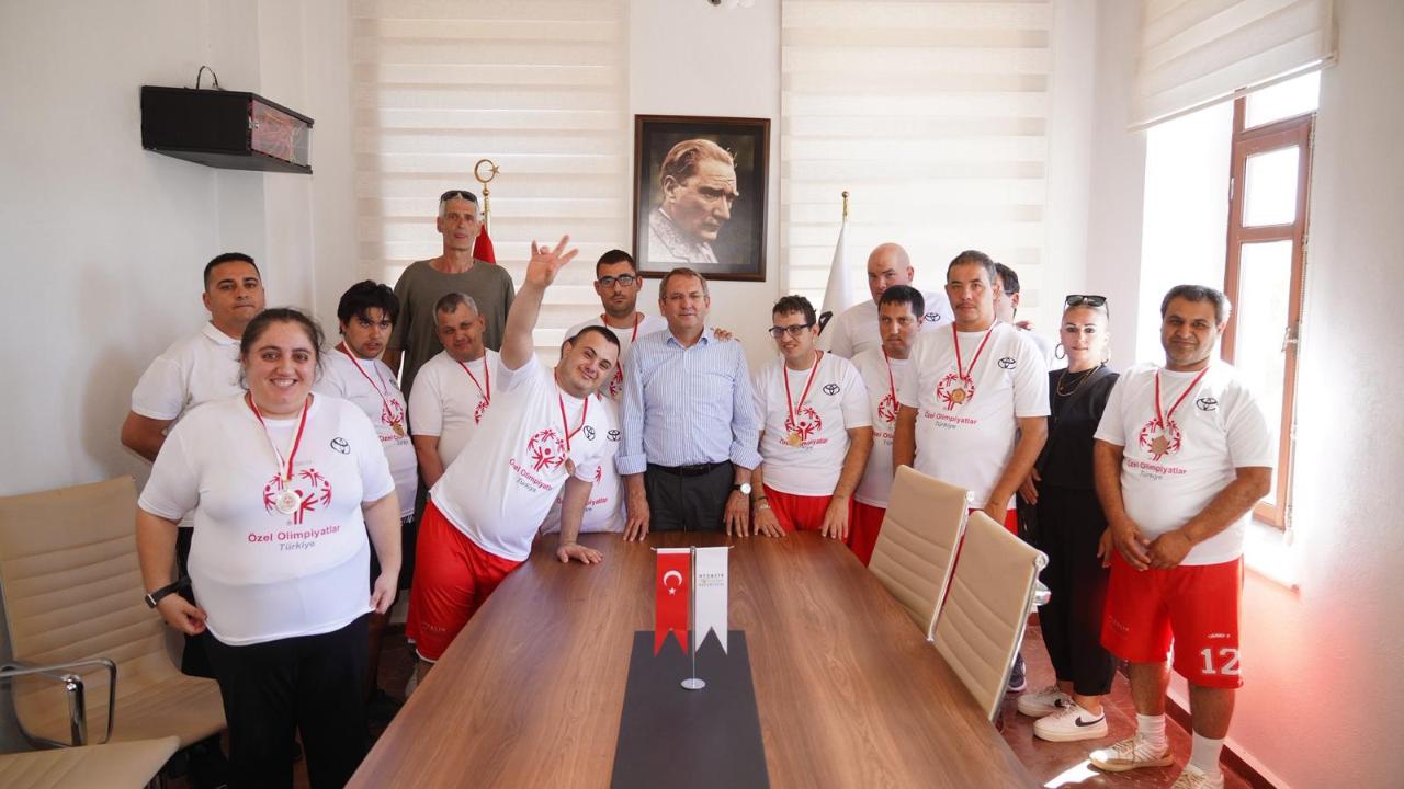 Ayvalık’ın Özel Şampiyonları Madalyaya Koştu