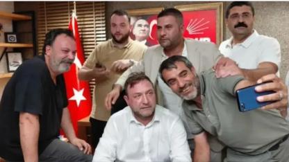 Utku Gümrükçü Koltuğa Oturdu, CHP İzmir Karıştı